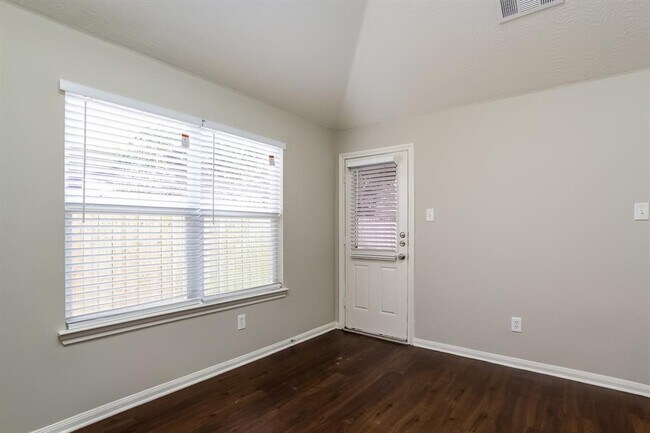 Foto del edificio - 13527 Ambrose St