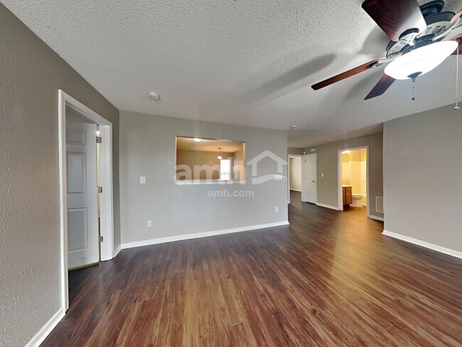 Building Photo - 15553 Outside Trl