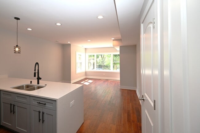 Foto del edificio - 1630 W Thorndale Ave