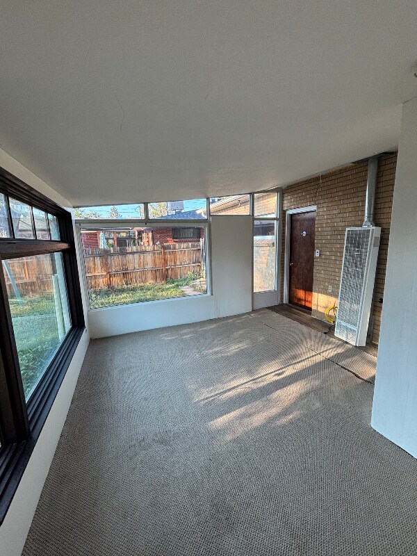 Foto principal - 1085 Kingston St