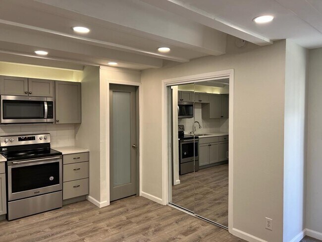 Building Photo - 5804 Circulo Dr