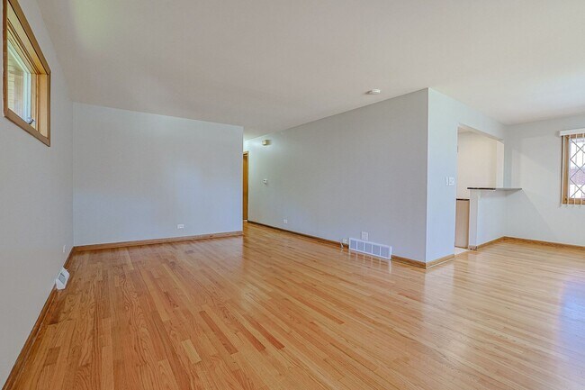 Building Photo - 650 Patricia Ln