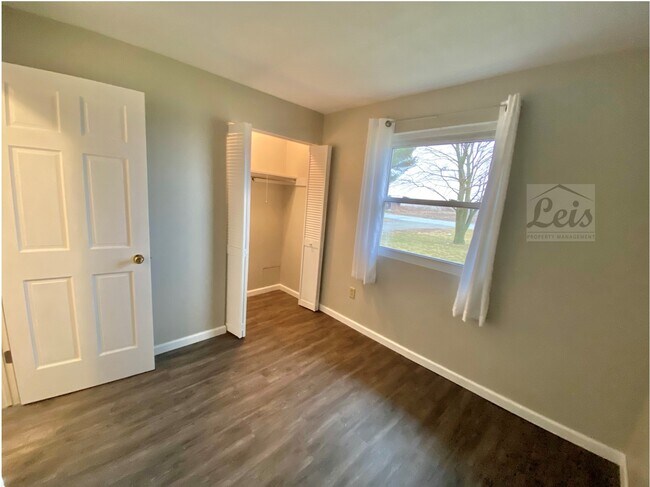 Building Photo - 7634 Beamsville-Webster Rd