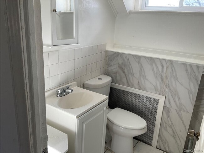 Building Photo - 173-18 143rd Rd