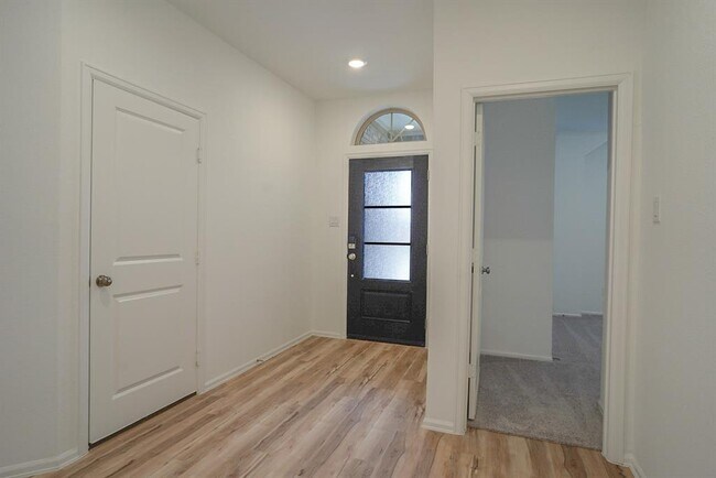 Building Photo - 3705 River Sand Rd