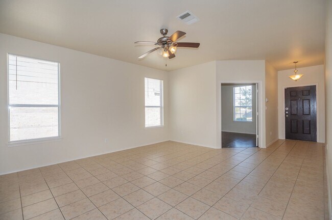 Foto del edificio - One Story Home - Blocks To I35 and Baylor Scott - Buda