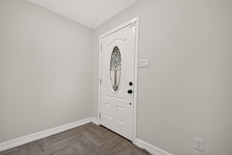 Building Photo - 10383 Briar Forest Dr