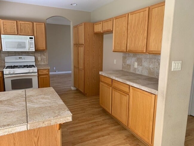 Building Photo - 2066 Brittany Meadows Dr