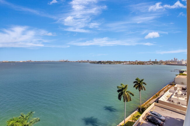 Foto del edificio - 1625 John F Kennedy Causeway