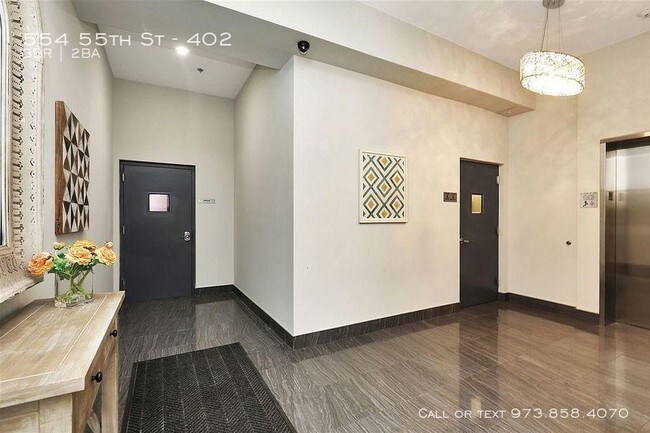 Building Photo - 554 55th St - 402 - 3 beds, 2 full baths