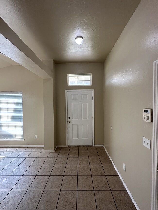 Building Photo - 809 Beechwood Way