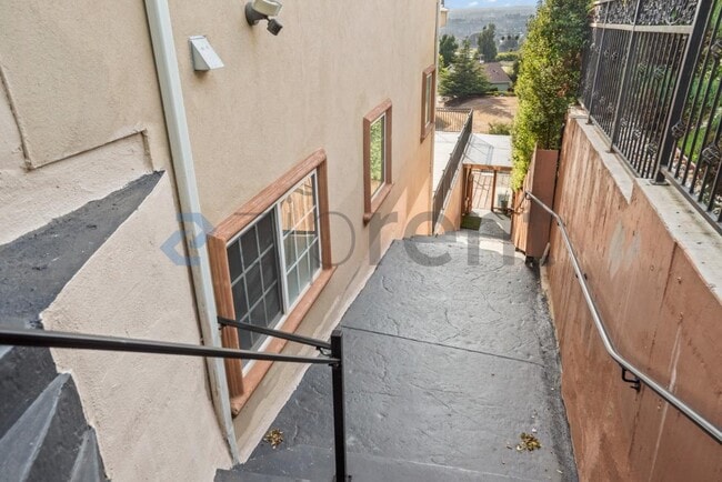 Building Photo - Unit A