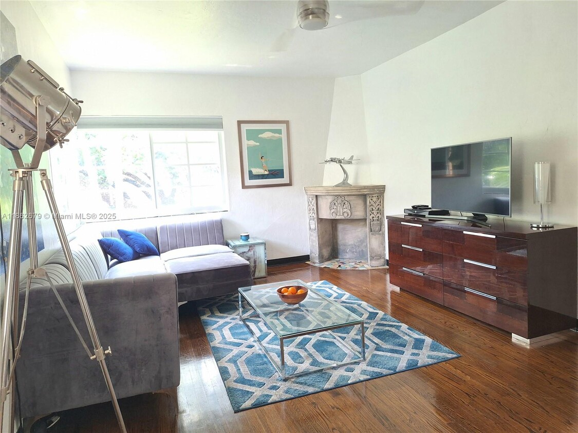 Primary Photo - 1227 Meridian Ave