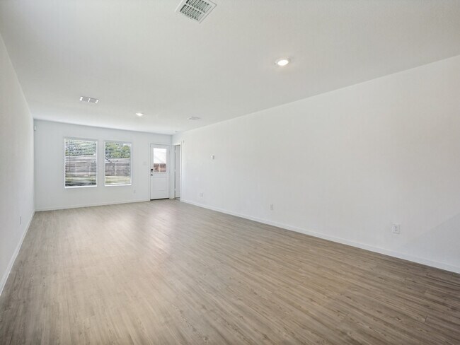 Foto del edificio - 6736 Bramblewood Dr