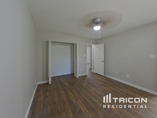 Building Photo - 2916 Vestal Pl