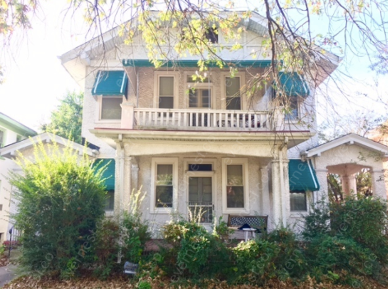 Foto principal - 3002 Montrose Ave