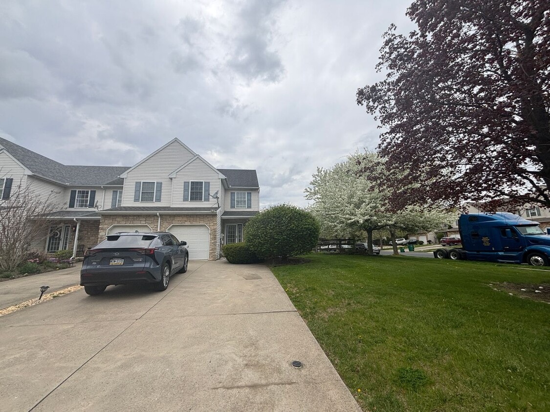 Primary Photo - Welcome Home- 3 bedroom 2.5 bath updated a...