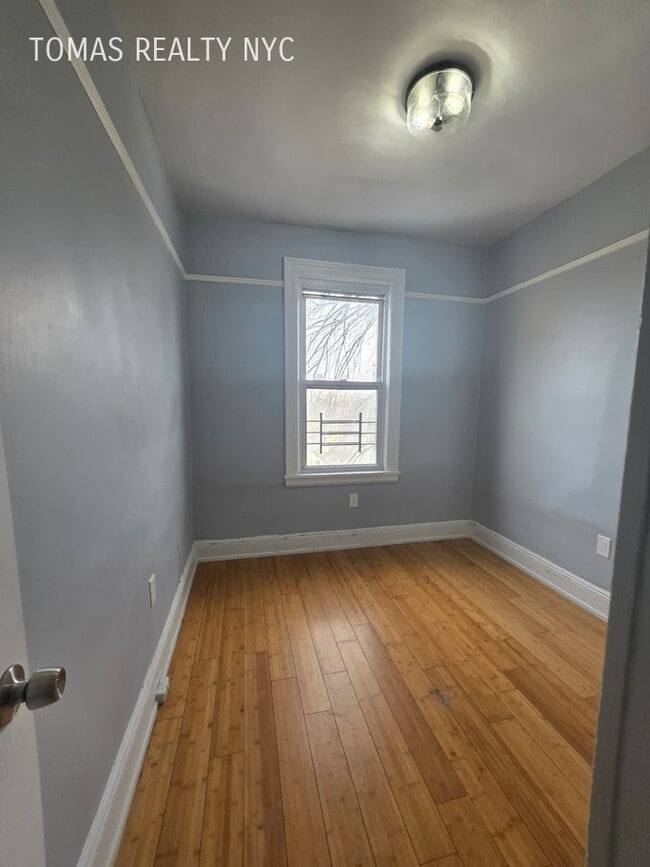 Building Photo - 16 Sherwood Ave