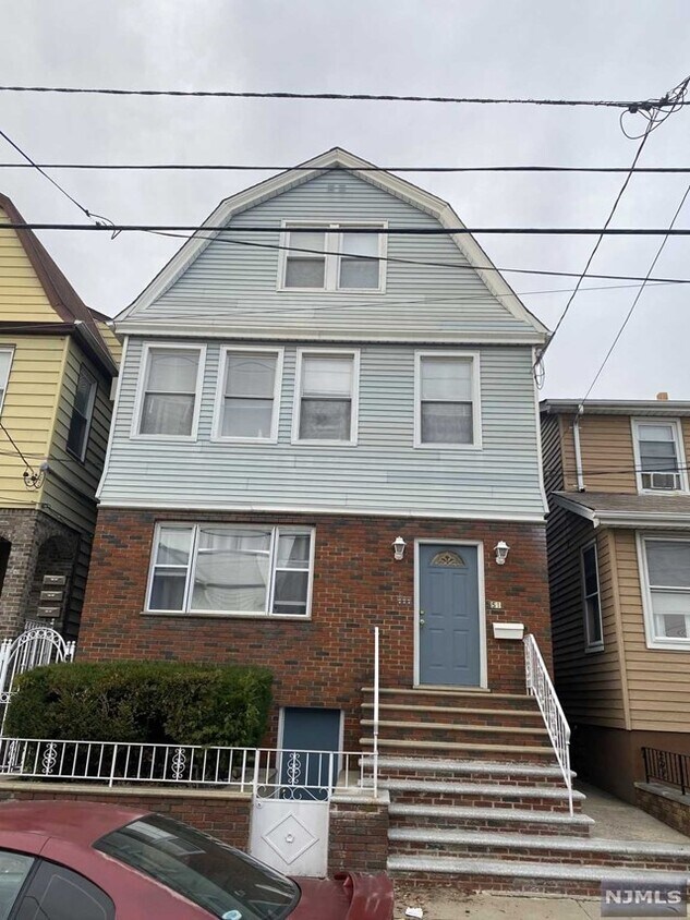 Primary Photo - 51 Brighton Ave