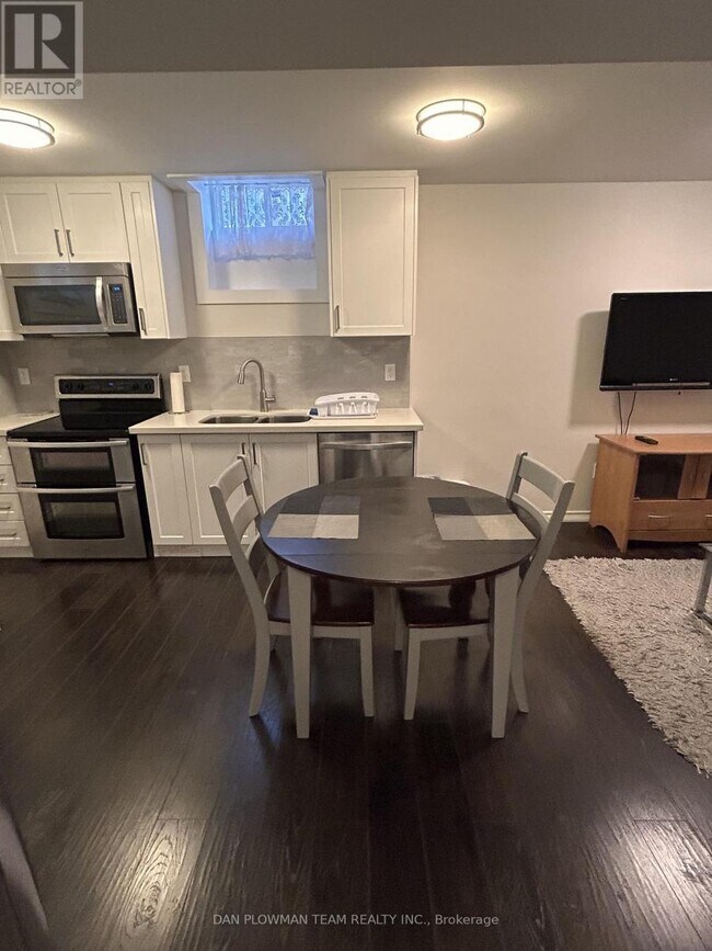 Photo du bâtiment - 28 Sheldon Dr