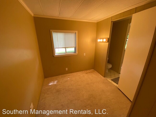 Building Photo - 3 br, 1.5 bath House - 1332 Snyder Corner ...