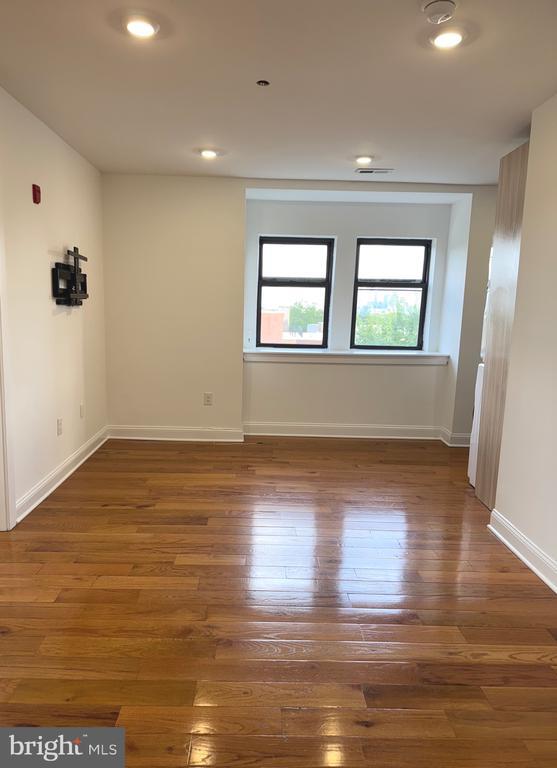 Foto del edificio - 4126 Parkside Ave