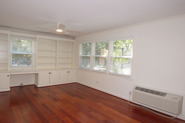 Building Photo - 2100 Sutton Dr