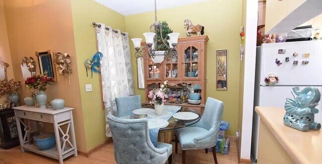 Foto del edificio - 2453 Stuart St