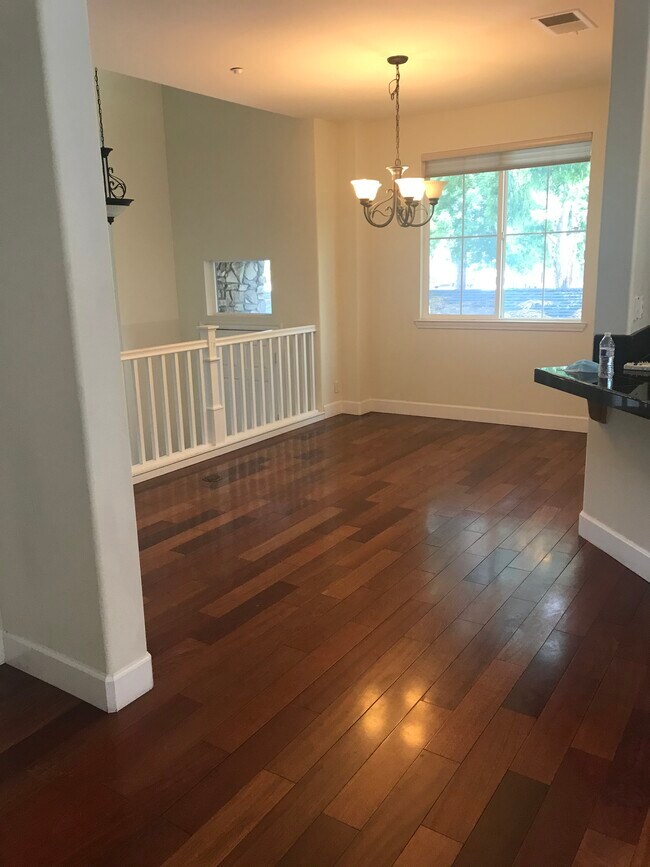 Foto del edificio - 112 Holly Ter