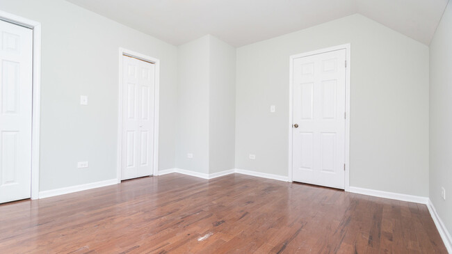 Building Photo - 2626 W Armitage Ave