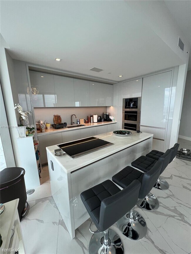 Foto del edificio - 2 br, 2 bath Condo - 18975 Collins Ave Uni...