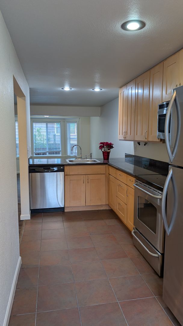 Foto del edificio - 3 Bedroom Townhome in Shoreline