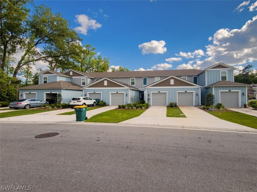 Primary Photo - 284 Aralia Ln
