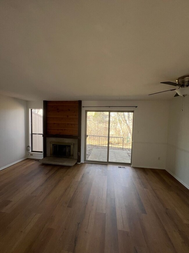 Building Photo - Sunny 2 bed, 1 bath South Boulder Townhome...