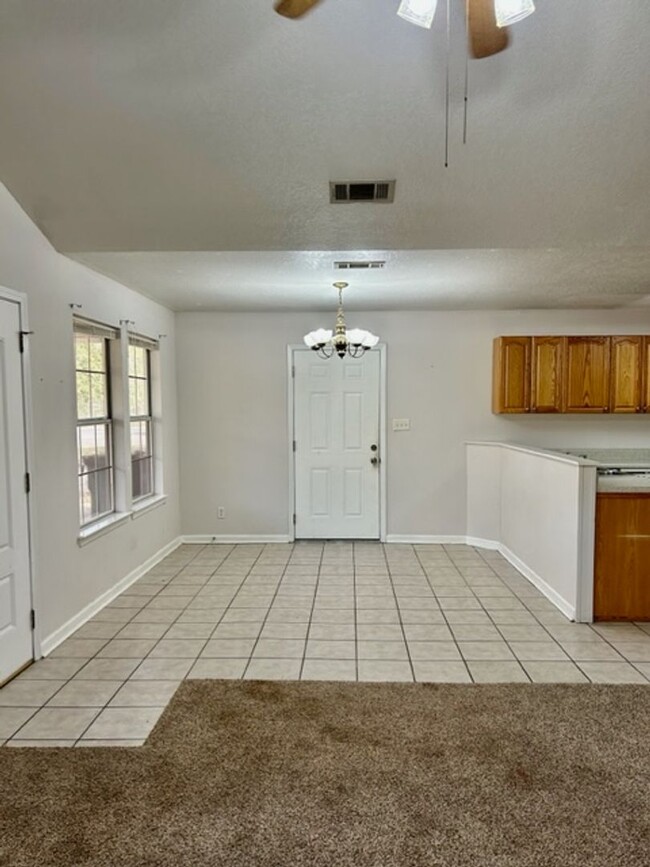 Building Photo - St Andrews 3 Bedroom