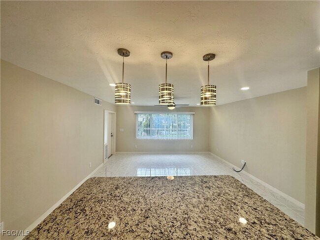 Foto del edificio - 4802 Tudor Dr