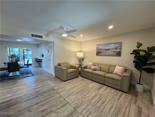 Building Photo - 788 Park Shore Dr