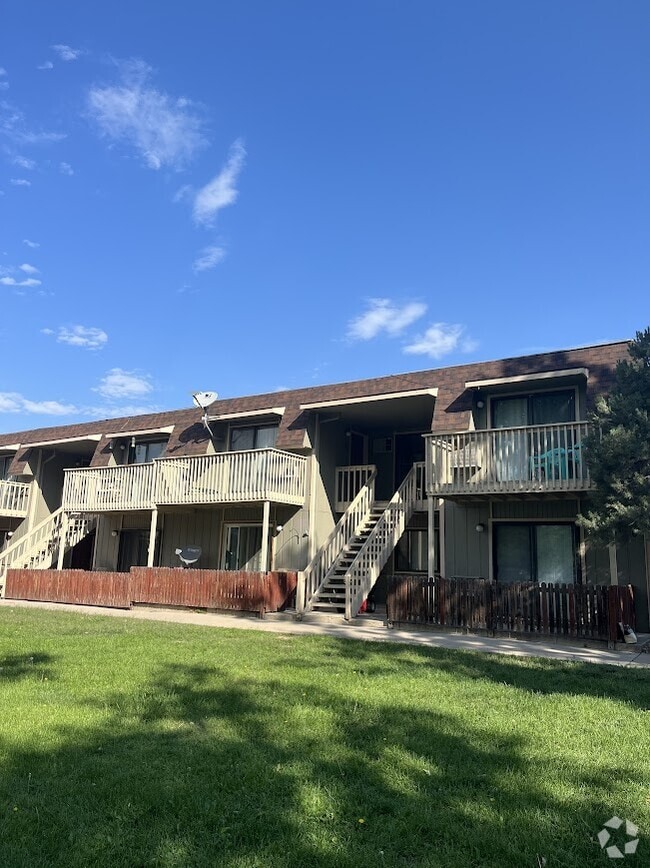 Building Photo - 806 Stone Mountain Dr