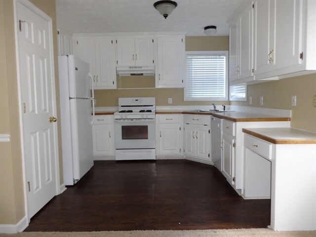Foto del edificio - 1020 Whispering Woods Drive