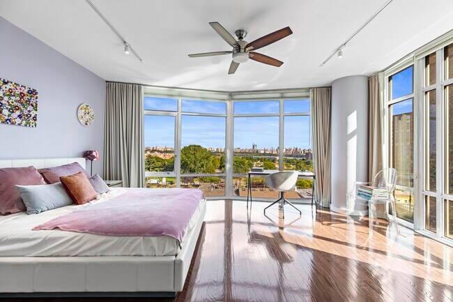 Foto del edificio - 100 Thompson Ln