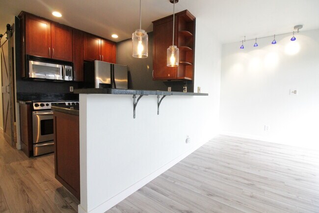 Building Photo - 1312 6th Ave N