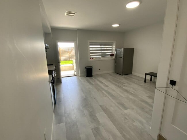 Building Photo - Suite-167xx 16A STREET