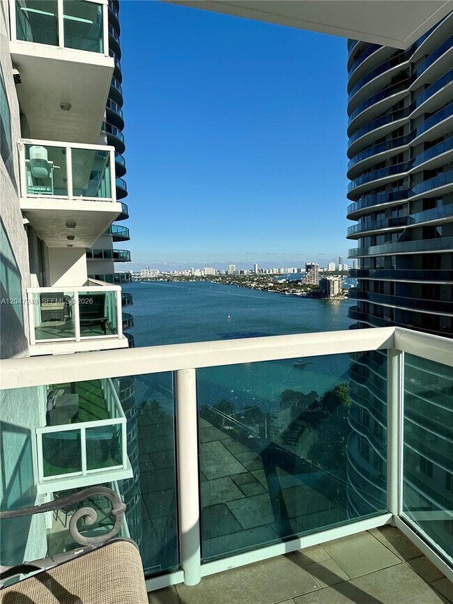 Building Photo - 1800 N Bayshore Dr