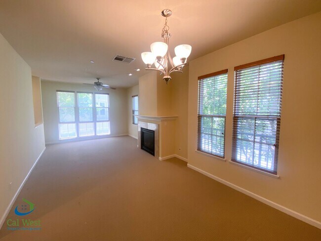 Building Photo - $4495-Stunning 3BR, 2.5 BA End Unit Townho...