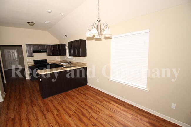Building Photo - 1322 Larkin Ave