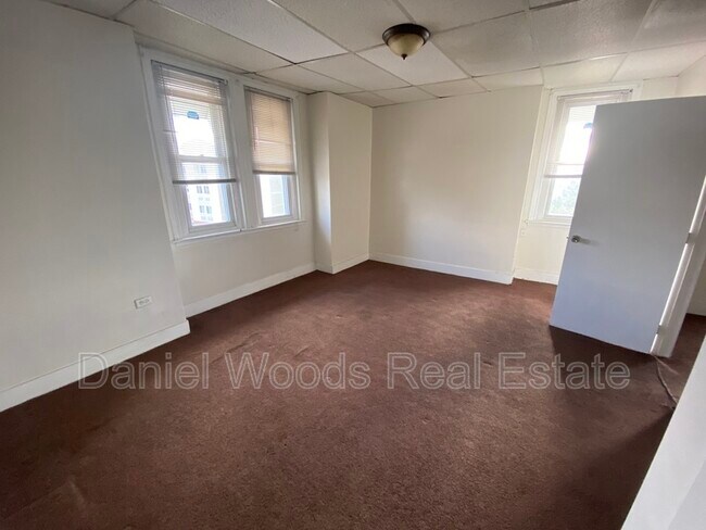Building Photo - 400 Welsh St