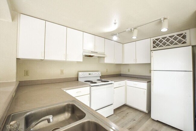 Building Photo - 114 Vista Verdi Cir