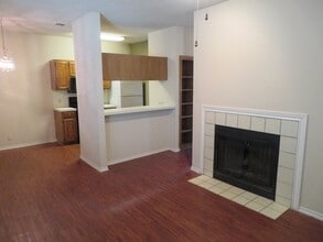 Building Photo - 914 W 26th St