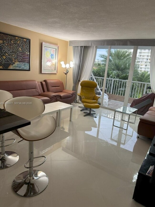 Foto del edificio - 2801 NE 183rd St