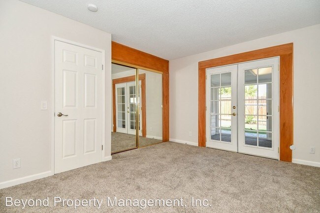 Building Photo - 4 br, 2 bath House - 1924 Rees Rd.